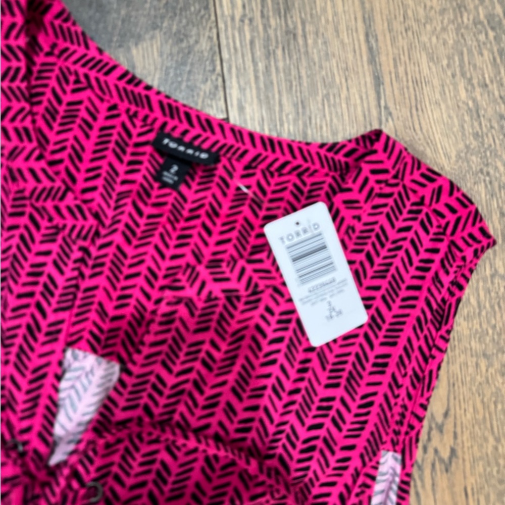 Torrid Pink and Black Geometric Dress NWT Size 2X - Picture 2 of 2